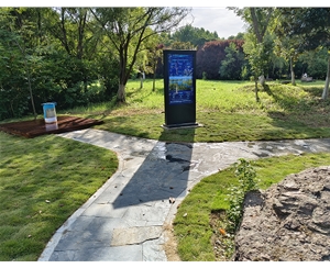 南艷湖公園采購65寸戶外信息發(fā)布一體機(jī)